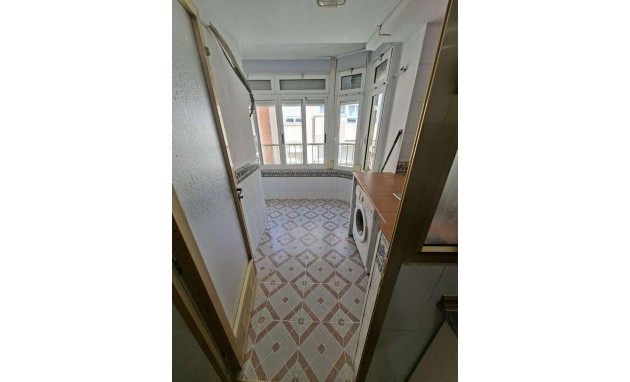 Herverkoop - Apartment - Torrevieja - Estacion de autobuses