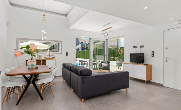 Herverkoop - Detached Villa - Guardamar del Segura - El Raso