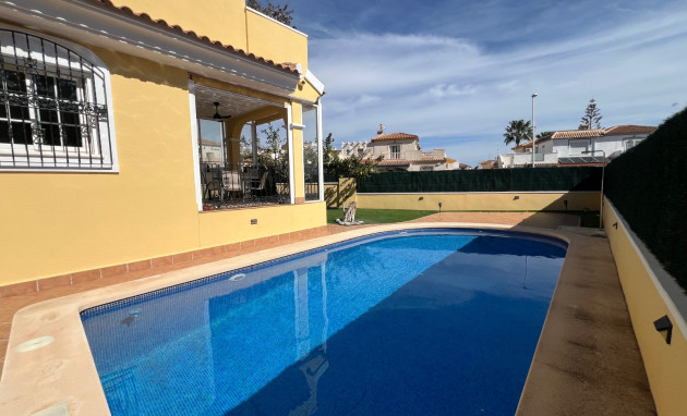Herverkoop - Villa - Orihuela Costa - Los Dolses