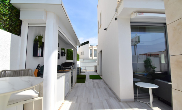 Herverkoop - Detached Villa - Orihuela Costa - Lomas de Cabo Roig
