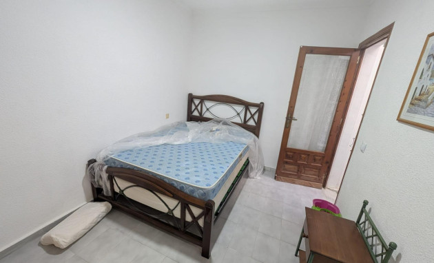 Herverkoop - Bungalow - Gelijkvloers - Torrevieja - La Siesta - El Salado - Torreta