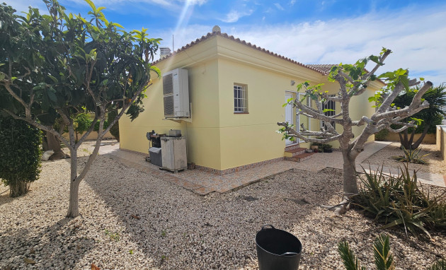 Herverkoop - Detached Villa - La Marina - La Marina - Urbanization