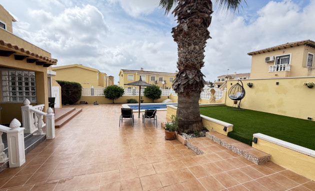 Herverkoop - Detached Villa - Orihuela Costa - Villamartin