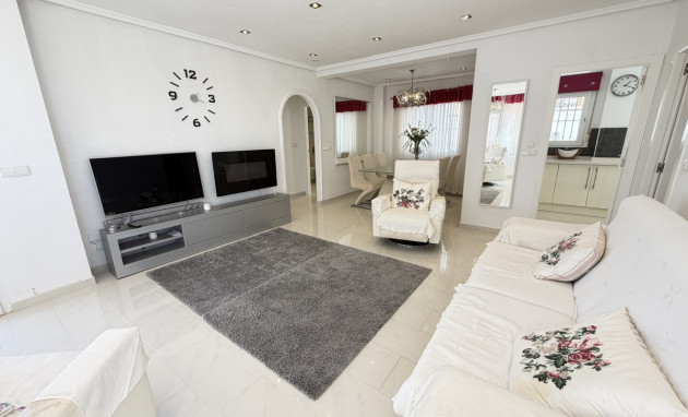 Herverkoop - Detached Villa - San Miguel de Salinas - Lake View Mansions