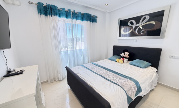 Herverkoop - Detached Villa - San Miguel de Salinas - Lake View Mansions