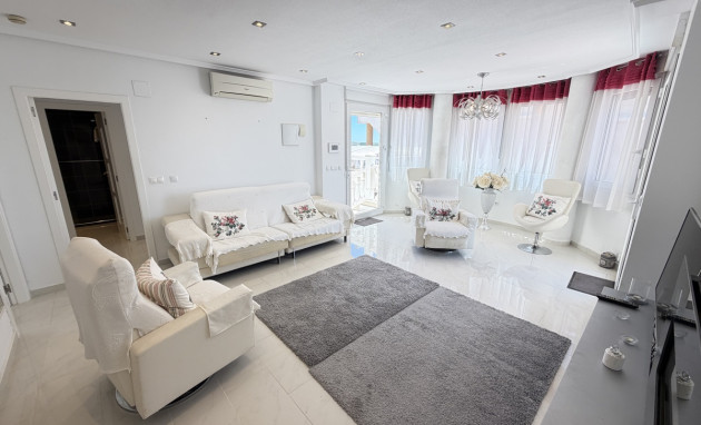 Herverkoop - Detached Villa - San Miguel de Salinas - Lake View Mansions