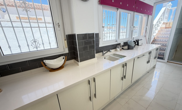 Herverkoop - Detached Villa - San Miguel de Salinas - Lake View Mansions