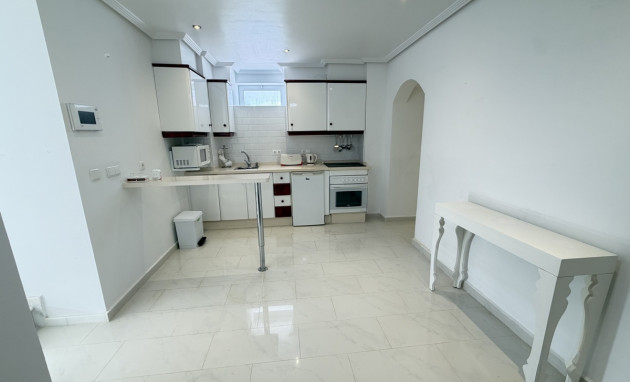 Herverkoop - Detached Villa - San Miguel de Salinas - Lake View Mansions