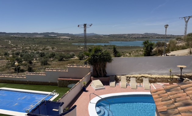 Herverkoop - Detached Villa - San Miguel de Salinas - Lake View Mansions