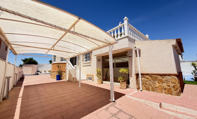 Herverkoop - Detached Villa - San Miguel de Salinas - Lake View Mansions