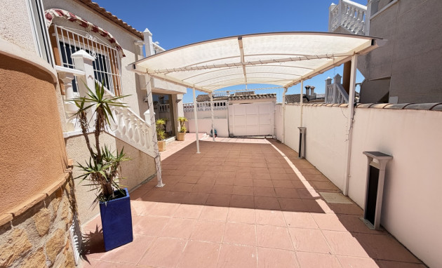 Herverkoop - Detached Villa - San Miguel de Salinas - Lake View Mansions
