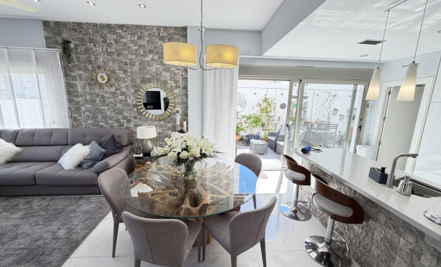 Herverkoop - Detached Villa - Orihuela Costa - Villamartin