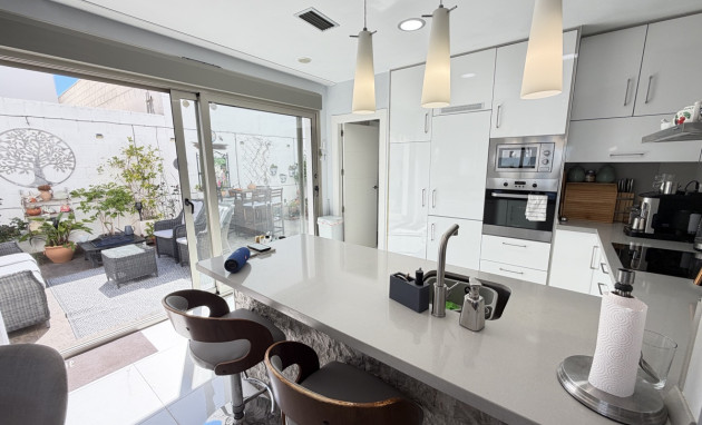 Herverkoop - Detached Villa - Orihuela Costa - Villamartin