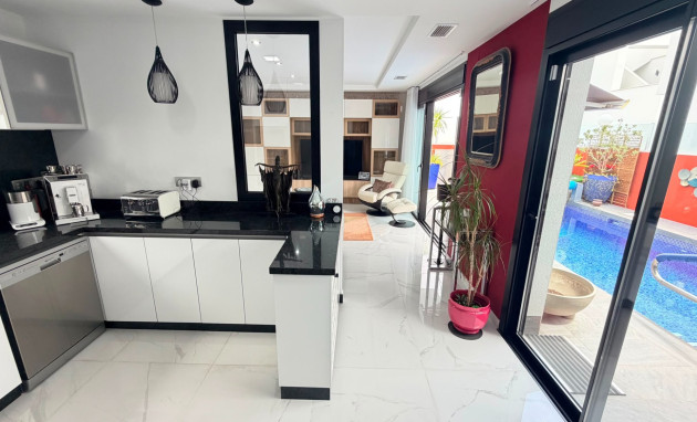 Herverkoop - Detached Villa - Los Montesinos - La Herrada