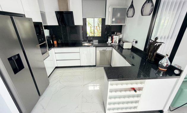 Herverkoop - Detached Villa - Los Montesinos - La Herrada