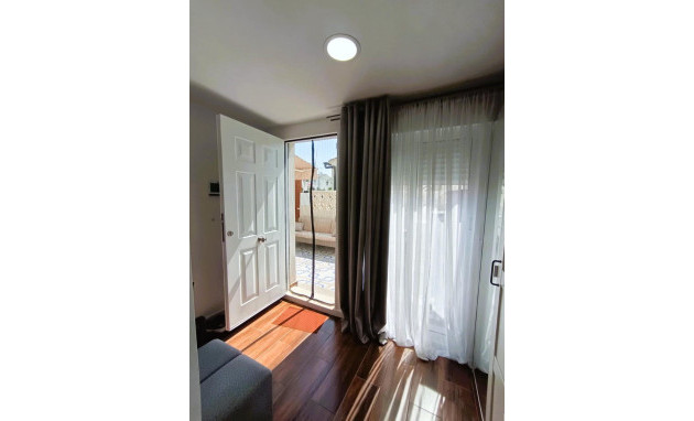 Herverkoop - Bungalow - Gelijkvloers - Torrevieja - La Siesta - El Salado - Torreta