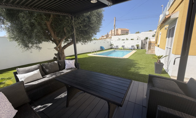 Herverkoop - Detached Villa - Orihuela Costa - Villamartin