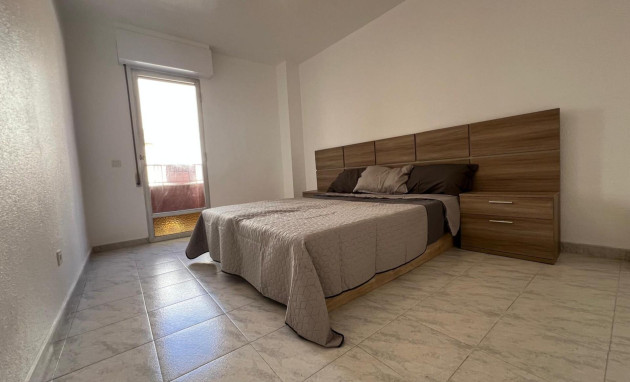 Herverkoop - Apartment - Torrevieja - Estacion de autobuses