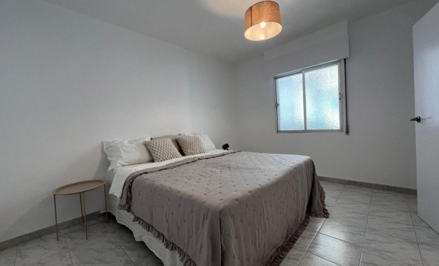 Herverkoop - Apartment - Torrevieja - Estacion de autobuses