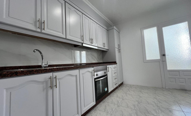 Herverkoop - Apartment - Torrevieja - Estacion de autobuses
