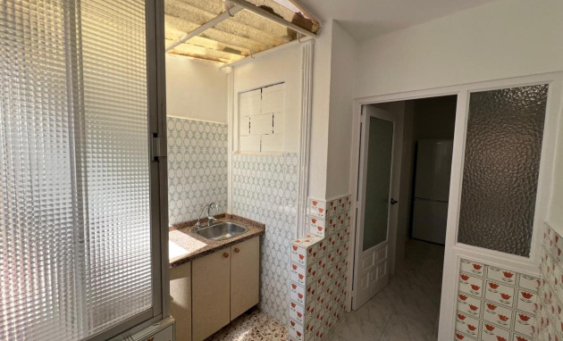 Herverkoop - Apartment - Torrevieja - Estacion de autobuses