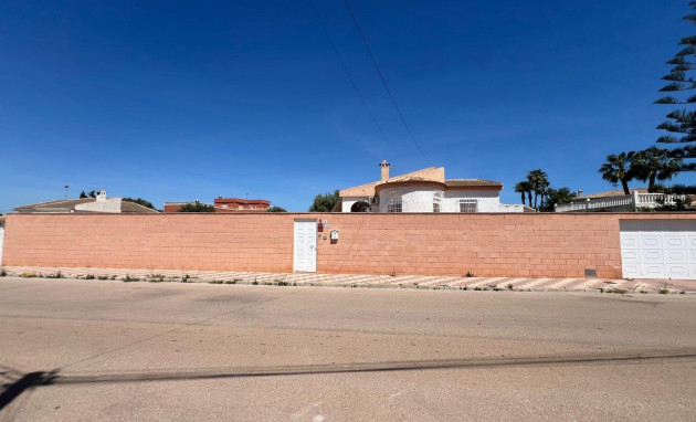 Herverkoop - Villa - Torrevieja - La Siesta - El Salado - Torreta