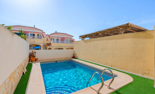 Herverkoop - House - Orihuela Costa - Las Filipinas