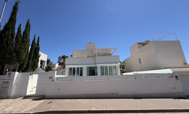 Herverkoop - Detached Villa - Orihuela Costa - Mil Palmeras