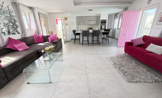 Herverkoop - Detached Villa - San Miguel de Salinas - Lake View Mansions