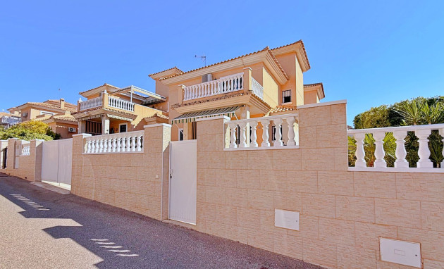 Herverkoop - Detached Villa - Orihuela Costa - Punta Prima