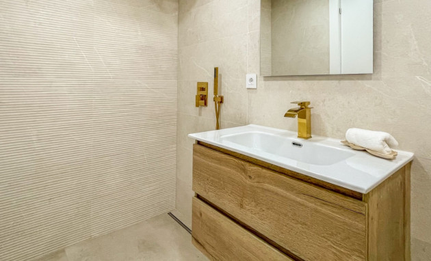 Herverkoop - Apartment - Torrevieja - Playa Acequion