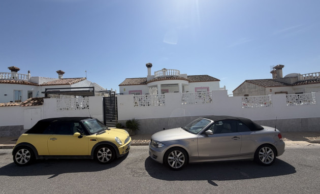 Herverkoop - Detached Villa - San Miguel de Salinas - Lake View Mansions