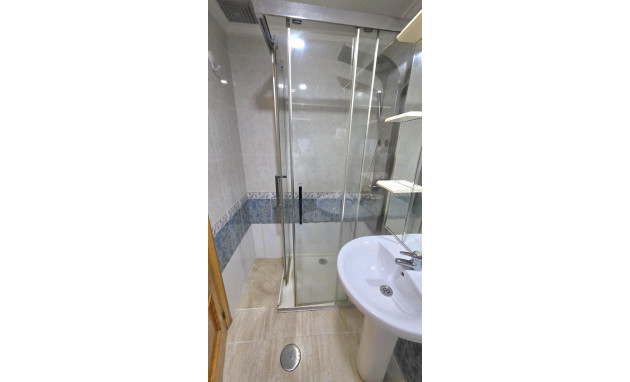 Herverkoop - Apartment - Torrevieja - Estacion de autobuses