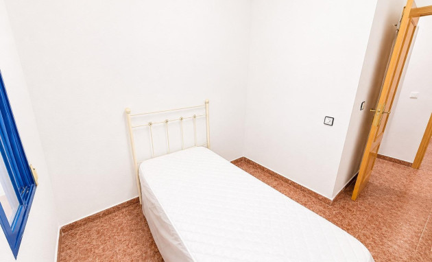 Resale - Apartment - Torrevieja - Estacion de autobuses