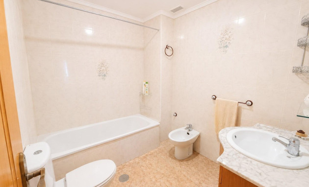 Resale - Apartment - Torrevieja - Estacion de autobuses