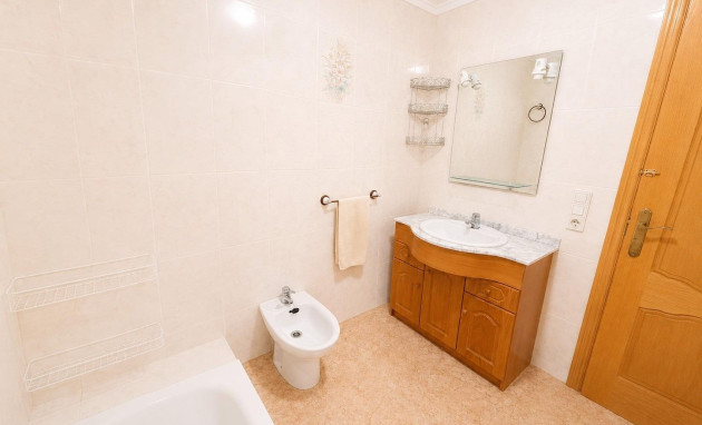 Resale - Apartment - Torrevieja - Estacion de autobuses