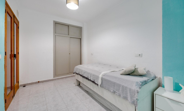Herverkoop - Apartment - Torrevieja - Estacion de autobuses