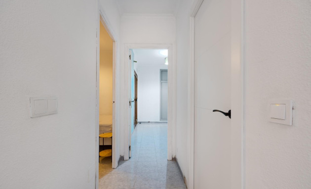 Herverkoop - Apartment - Torrevieja - Estacion de autobuses