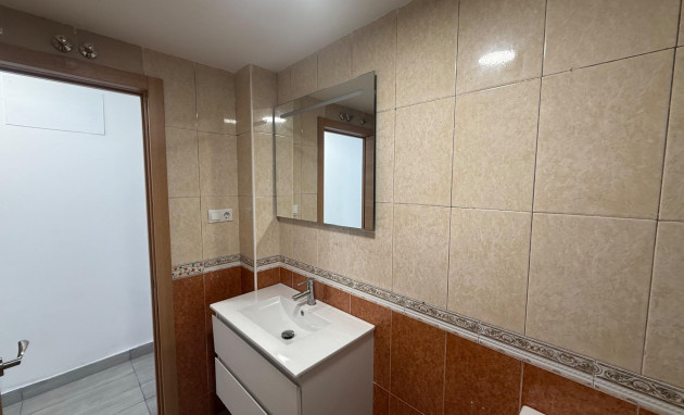Herverkoop - Apartment - Torrevieja - Estacion de autobuses