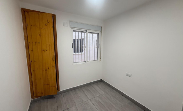 Herverkoop - Apartment - Torrevieja - Estacion de autobuses