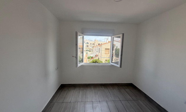 Herverkoop - Apartment - Torrevieja - Estacion de autobuses