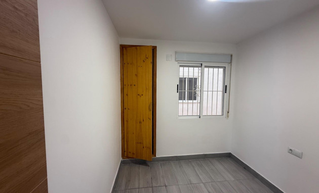 Herverkoop - Apartment - Torrevieja - Estacion de autobuses