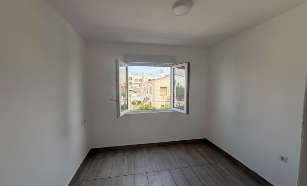 Herverkoop - Apartment - Torrevieja - Estacion de autobuses