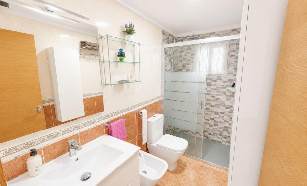Herverkoop - Apartment - Torrevieja - Estacion de autobuses