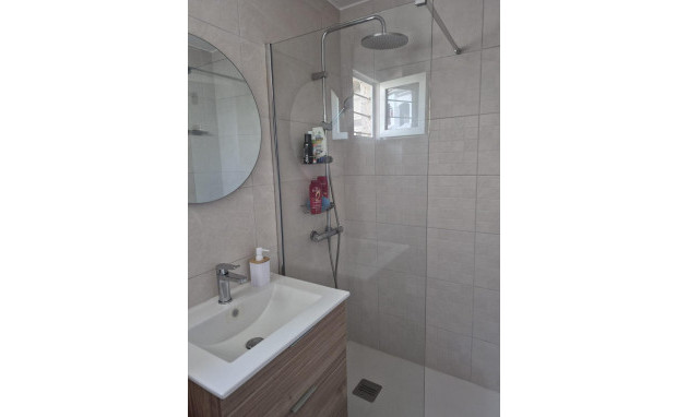 Herverkoop - Bungalow - Gelijkvloers - Torrevieja - La Siesta - El Salado - Torreta