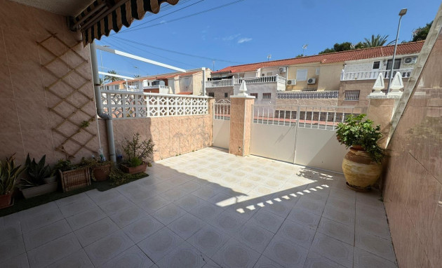 Resale - Bungalow - Groundfloor - Torrevieja - Playa de los Naufragos