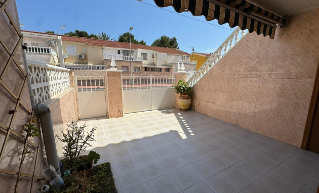 Resale - Bungalow - Groundfloor - Torrevieja - Playa de los Naufragos
