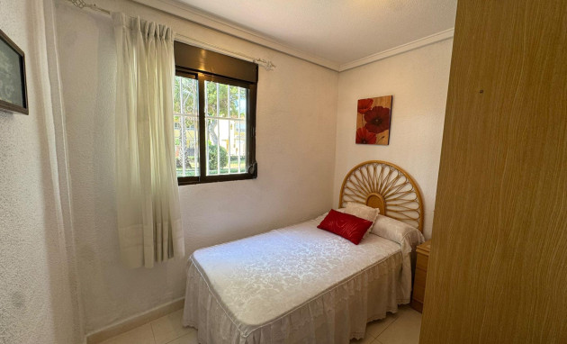 Resale - Bungalow - Groundfloor - Torrevieja - Playa de los Naufragos