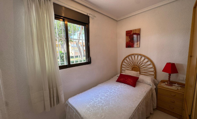 Resale - Bungalow - Groundfloor - Torrevieja - Playa de los Naufragos