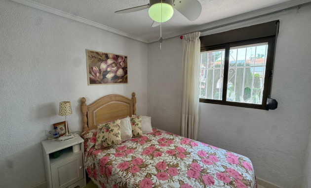Resale - Bungalow - Groundfloor - Torrevieja - Playa de los Naufragos